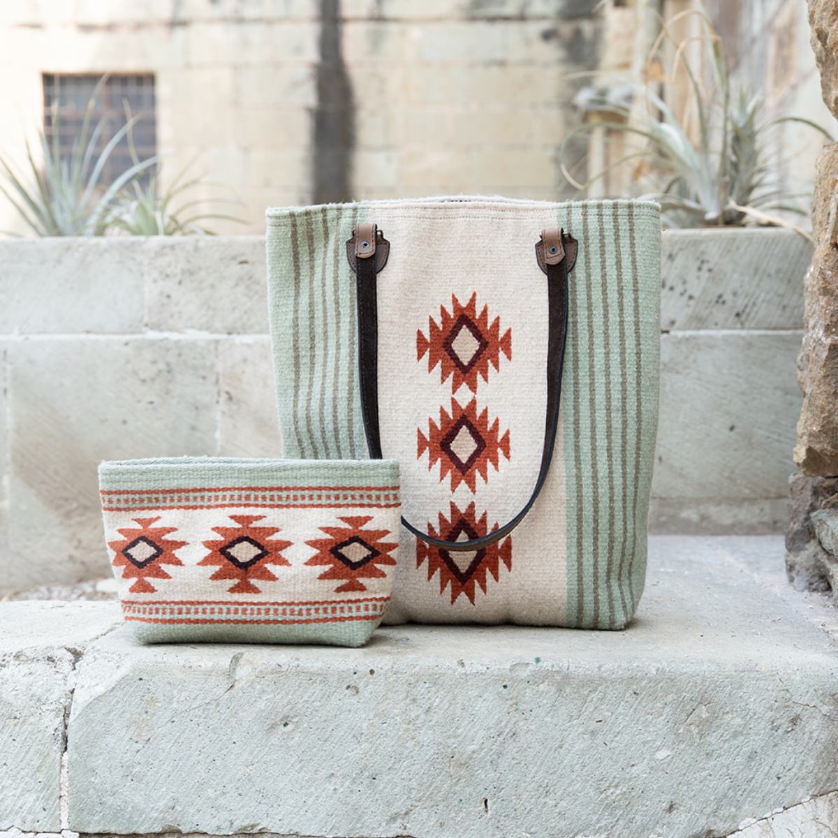 Primavera Bucket Tote