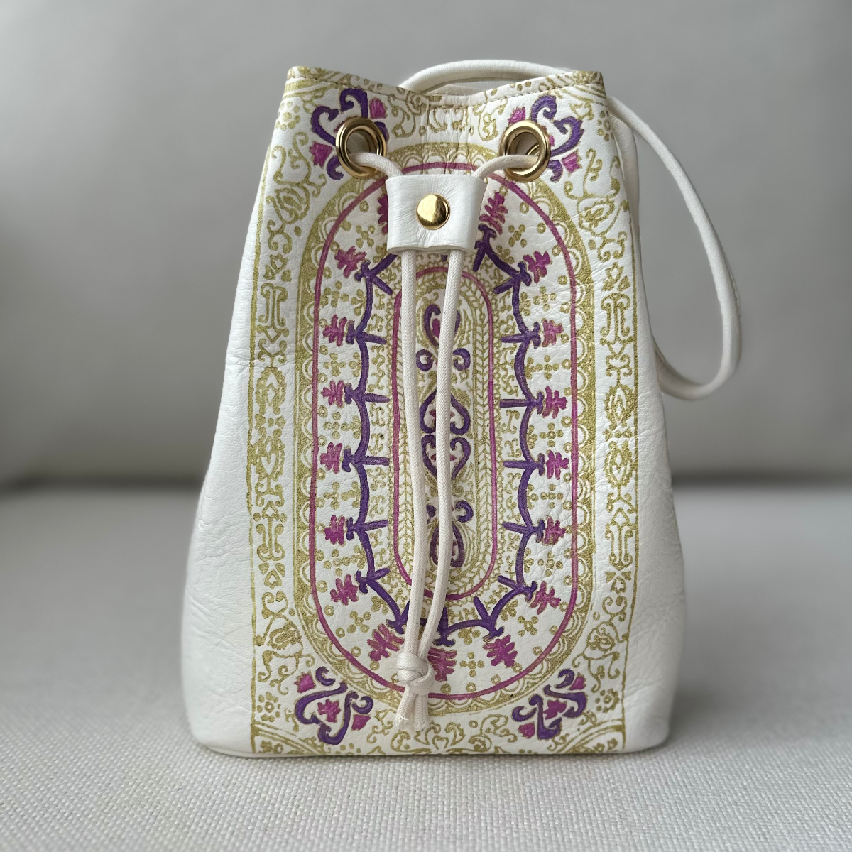 White Bucket Bag by AMASOUK