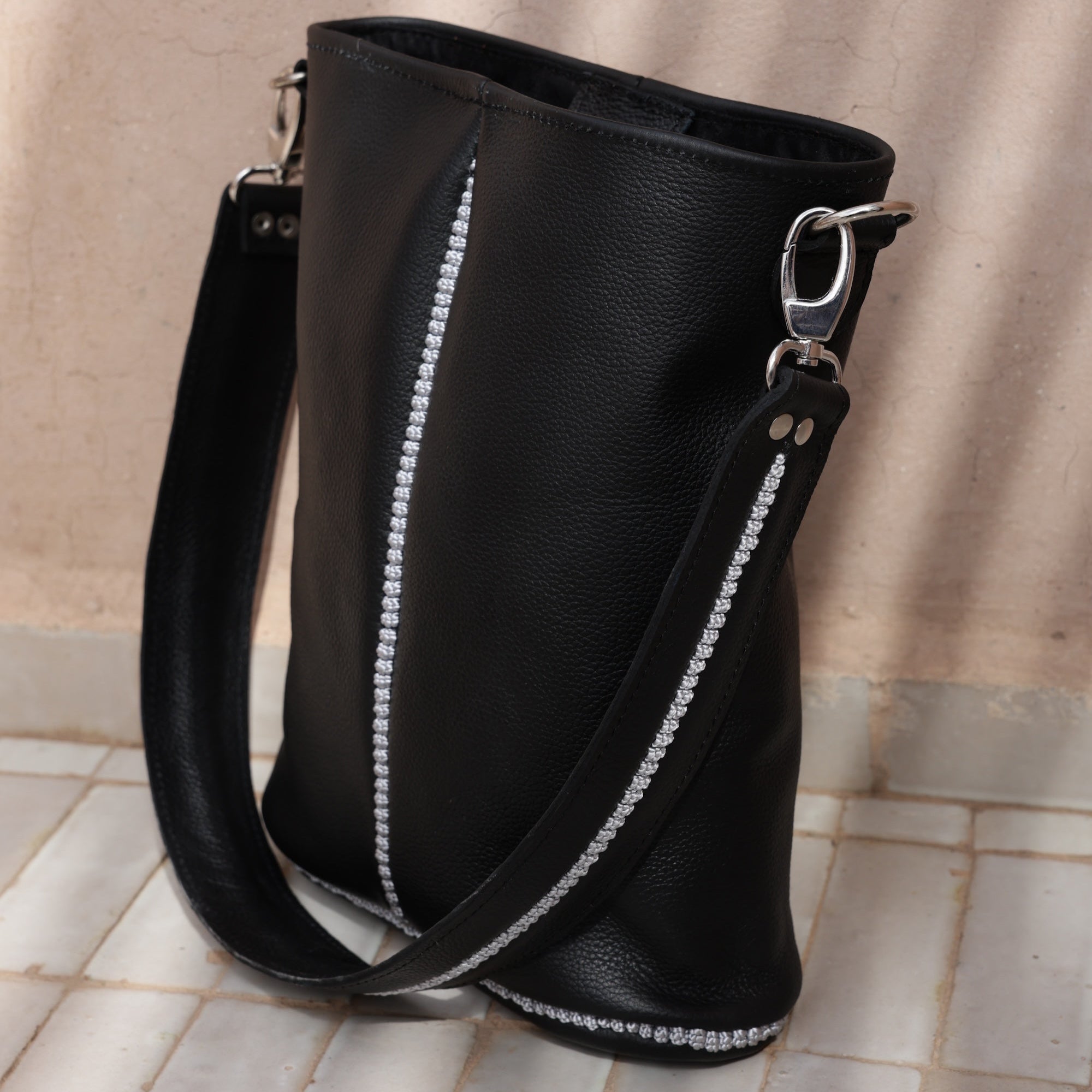 Sabra Leather Shoulder Bag | AMASOUK
