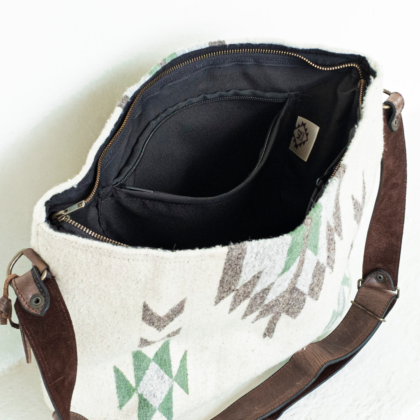 Nieve Shoulder Bag