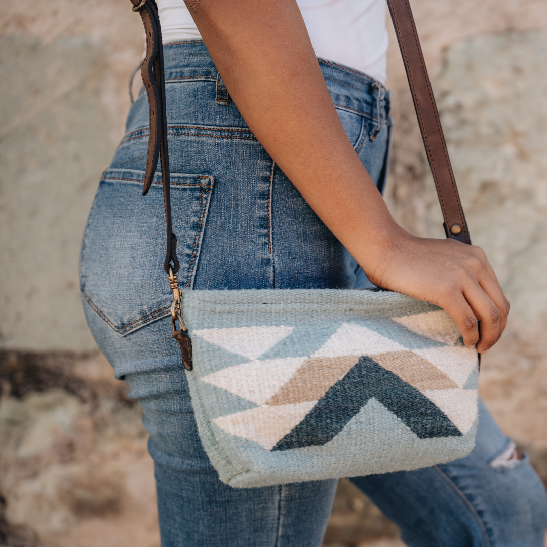 Reflejos Convertible Clutch