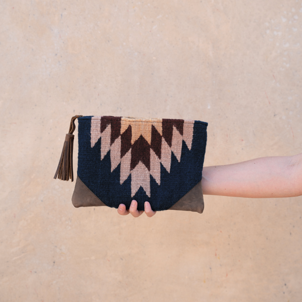 Storm Light Clutch