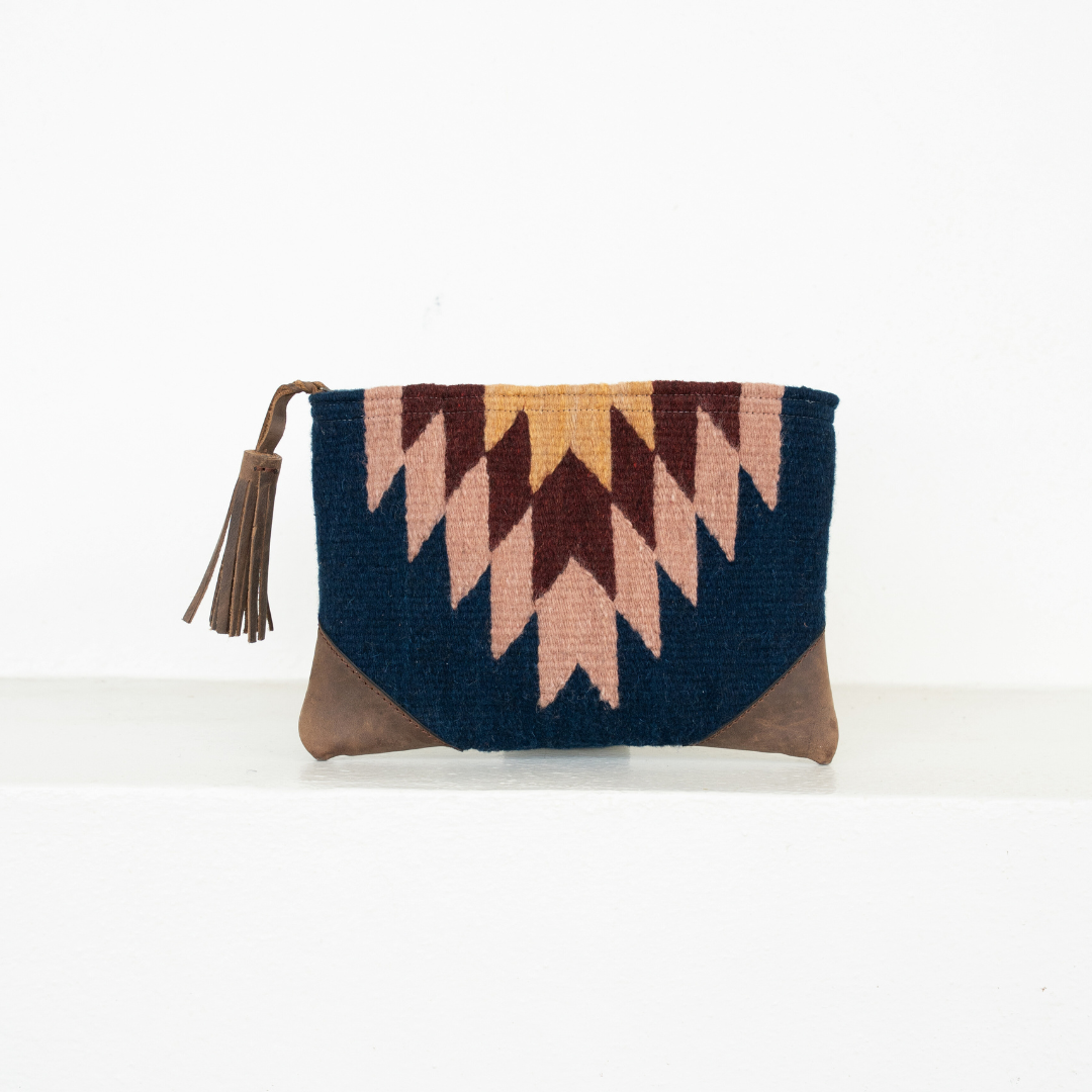 Storm Light Clutch